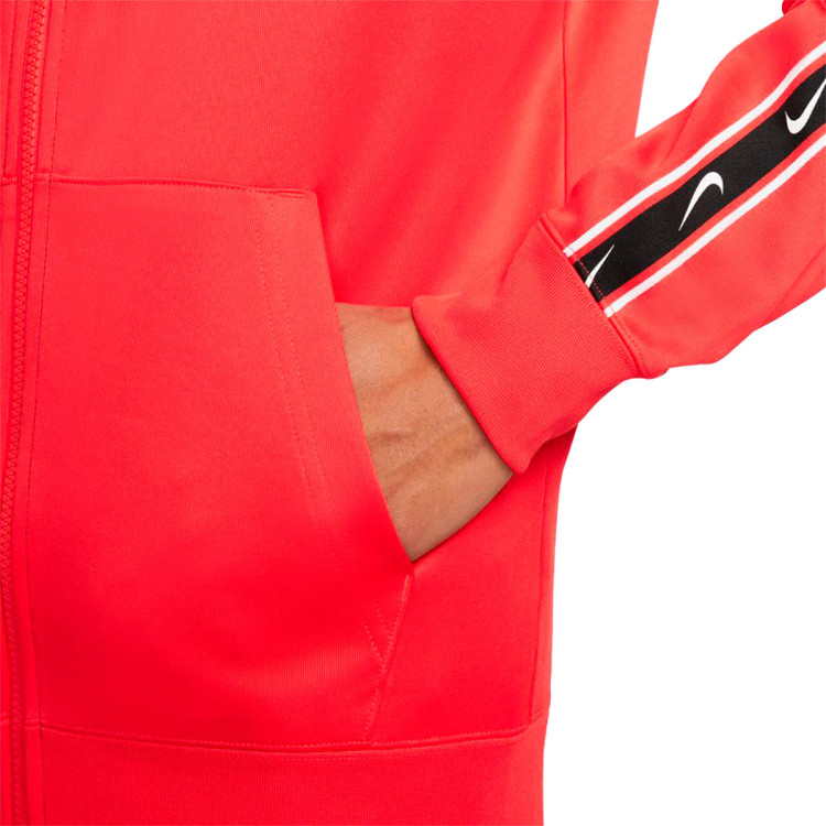 chaqueta-nike-sportswear-repeat-swoosh-polyknit-lt-crimson-black-3.jpg
