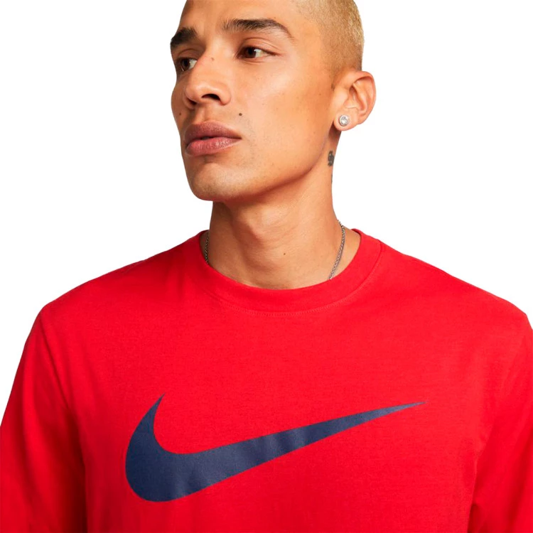 camiseta-nike-sportswear-icon-swoosh-university-red-midnight-navy-2
