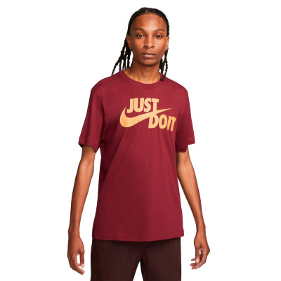 camiseta-nike-sportswear-just-do-it-swoosh-dark-beetroot-0.jpg