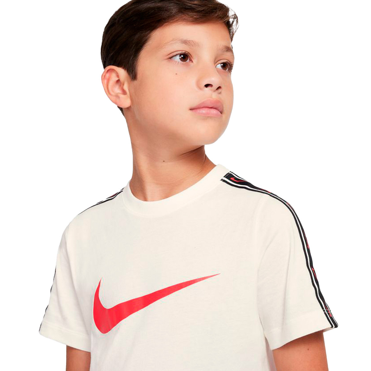 Camiseta Nike Sportswear Repeat Swoosh Niño Sail-Light Crimson Fútbol Emotion