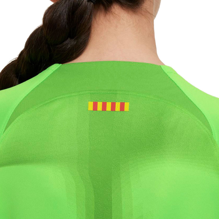 camiseta-nike-fc-barcelona-primera-equipacion-stadium-portero-2022-2023-nino-green-strike-mean-green-3.jpg