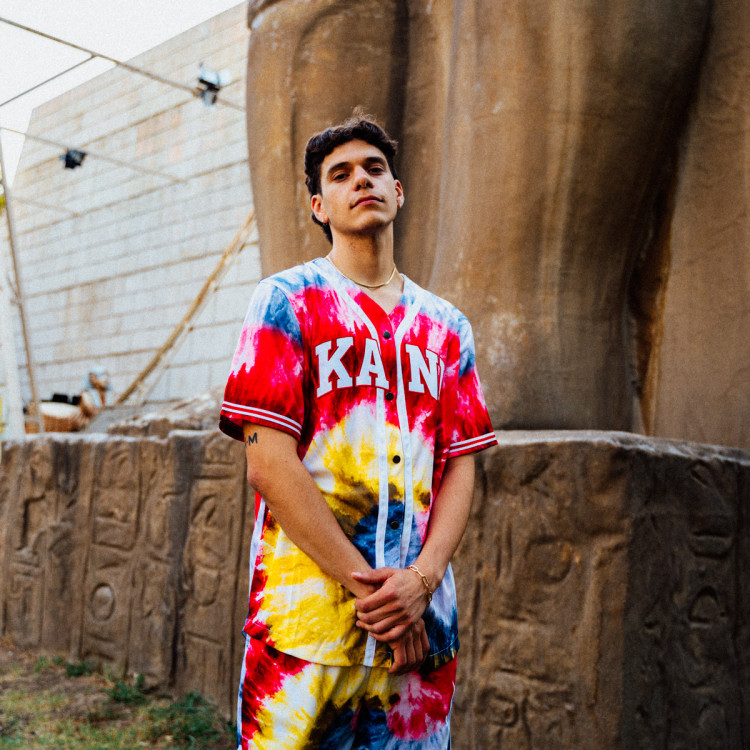 camiseta-karl-kani-serif-tie-dye-baseball-multicolor-2.jpg