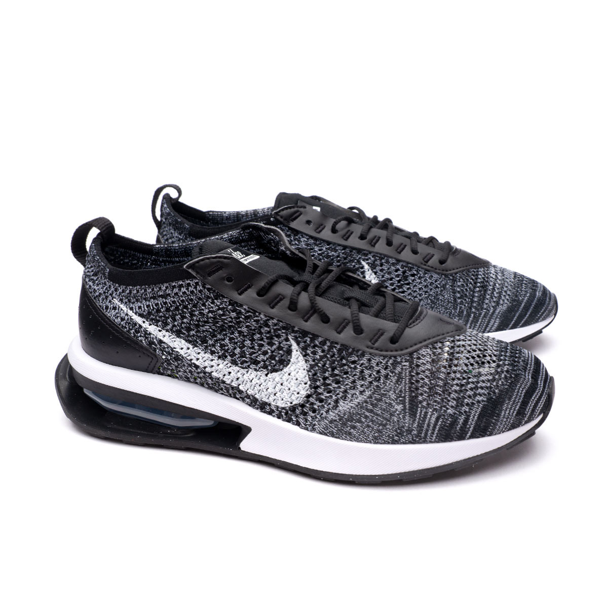 Pack para poner perspectiva Colonial Zapatilla Nike Air Max Flyknit Racer Black/White - Fútbol Emotion Pack para poner perspectiva Colonial Zapatilla Nike Air Max Flyknit Racer Black/White - Fútbol Emotion