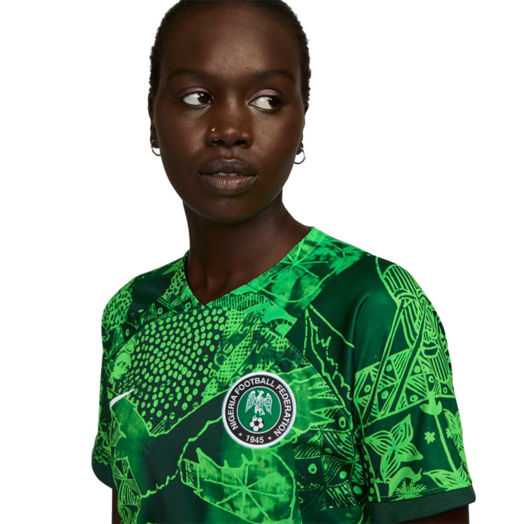 camiseta-nike-nigeria-primera-equipacion-stadium-mundial-qatar-2022-mujer-green-spark-pine-green-black-2