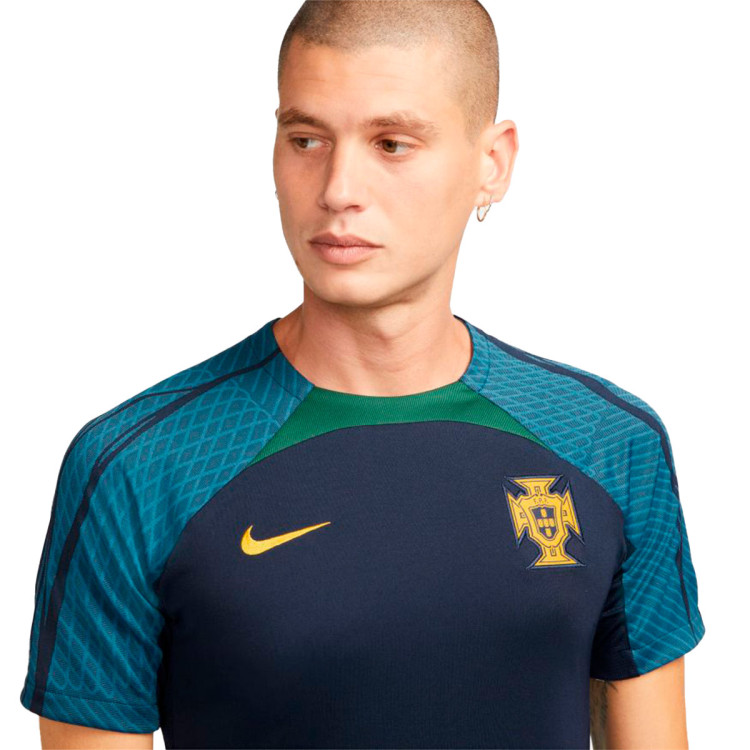 camiseta-nike-portugal-training-mundial-qatar-2022-obsidian-gorge-green-pepper-red-6.jpg