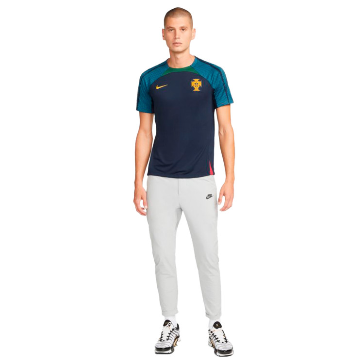 camiseta-nike-portugal-training-mundial-qatar-2022-obsidian-gorge-green-pepper-red-7.jpg