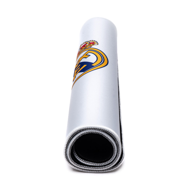 real-madrid-alfombrilla-real-madrid-escudo-fondo-blanco-1902-white-2.jpg