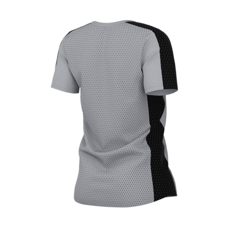 camiseta-nike-academy-23-training-mc-mujer-wolf-grey-black-1