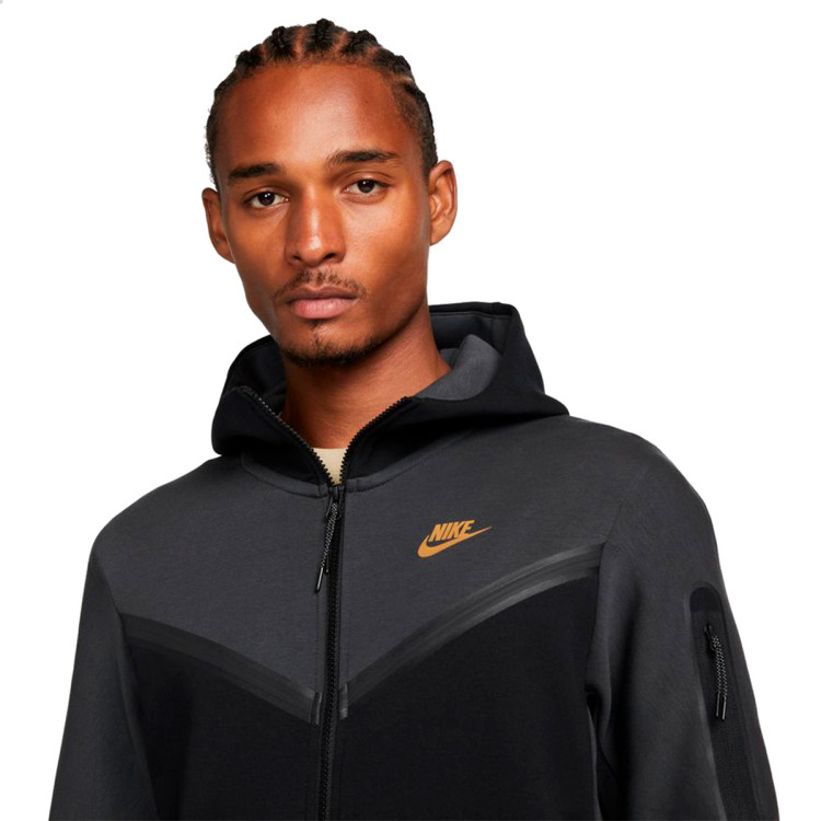 chaqueta-nike-sportswear-tech-fleece-hoodie-dk-smoke-grey-black-metallic-gold-2.jpg