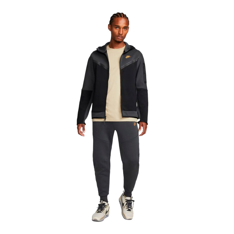 chaqueta-nike-sportswear-tech-fleece-hoodie-dk-smoke-grey-black-metallic-gold-6.jpg