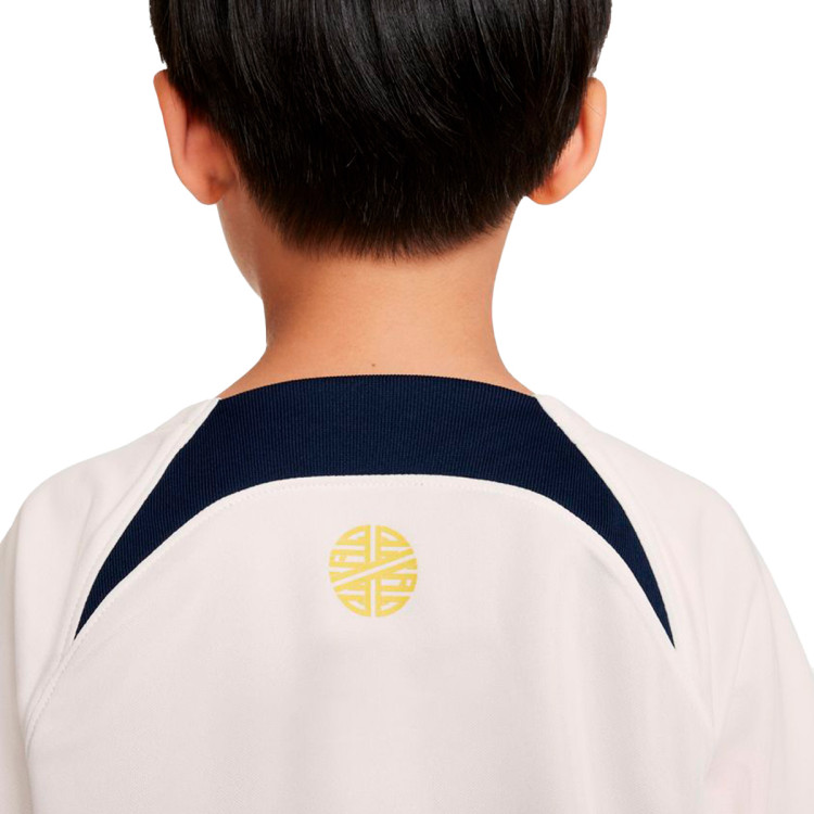 conjunto-nike-portugal-segunda-equipacion-stadium-mundial-qatar-2022-nino-blanco-3.jpg