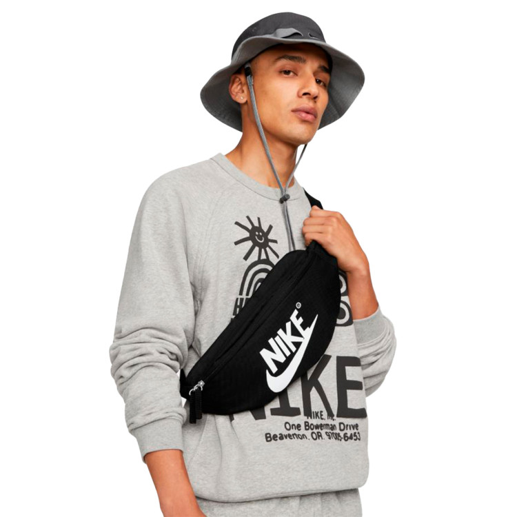 nike-rinonera-heritage-black-white-3.jpg