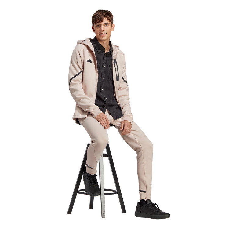 pantalon-largo-adidas-designed-4-gameday-wonder-taupe-2.jpg