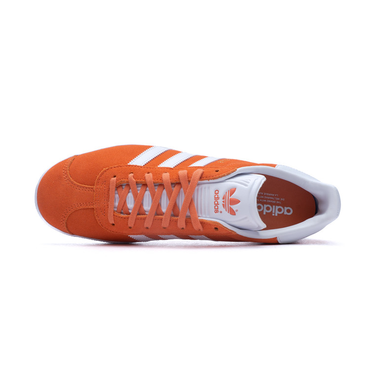 zapatilla-adidas-gazelle-mujer-solar-orange-white-gold-met.-4.jpg