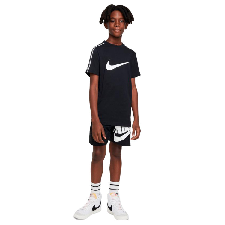 camiseta-nike-sportswear-repeat-swoosh-nino-black-white-3.jpg