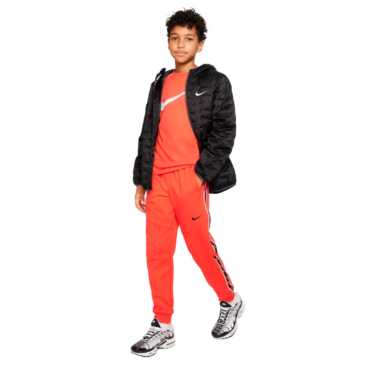 camiseta-nike-sportswear-repeat-swoosh-nino-crimson-white-3.jpg