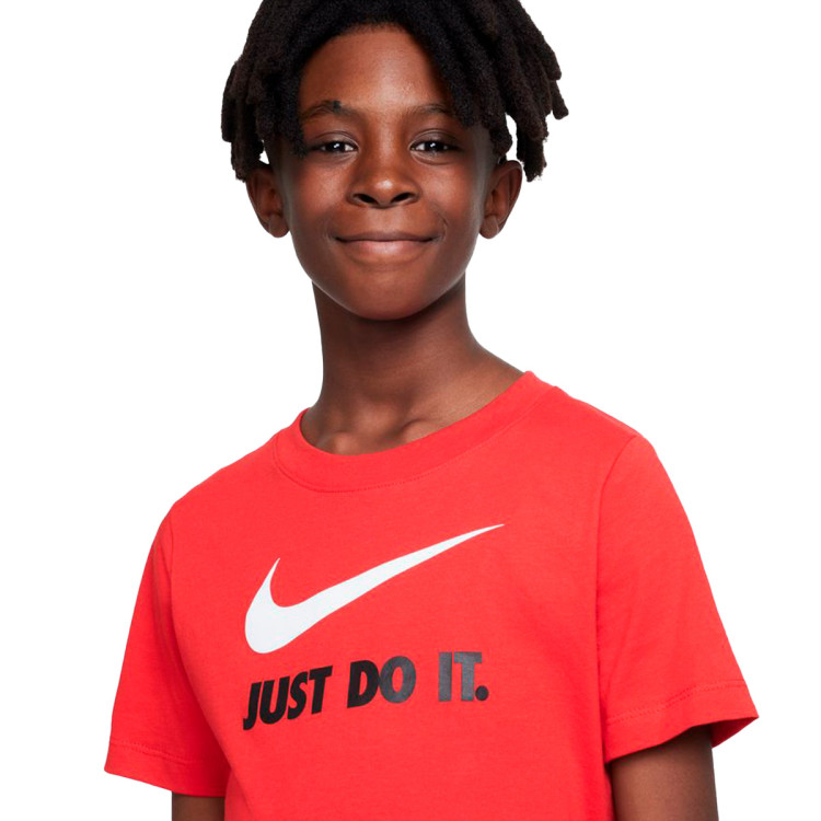 camiseta-nike-sportswear-jus-do-it-swoosh-nino-university-red-white-2.jpg