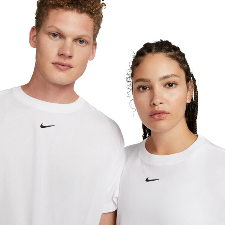 camiseta-nike-sportswear-essentials-mujer-white-black-2