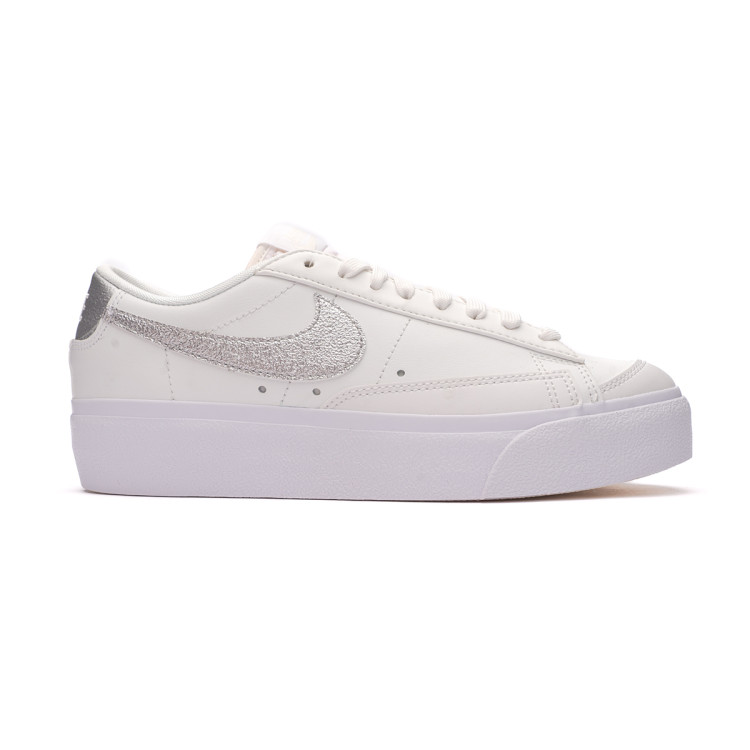 zapatilla-nike-blazer-low-platform-mujer-summit-white-mtlc-silver-sail-white-1.jpg