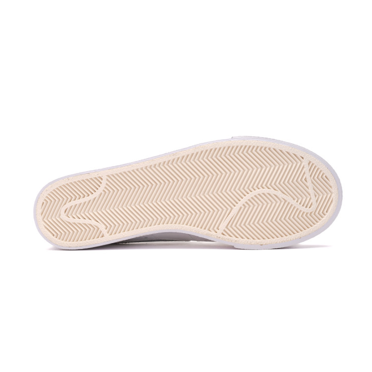 zapatilla-nike-blazer-low-platform-mujer-summit-white-mtlc-silver-sail-white-3.jpg