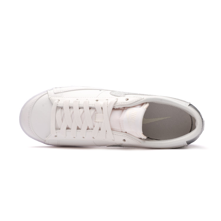 zapatilla-nike-blazer-low-platform-mujer-summit-white-mtlc-silver-sail-white-4.jpg