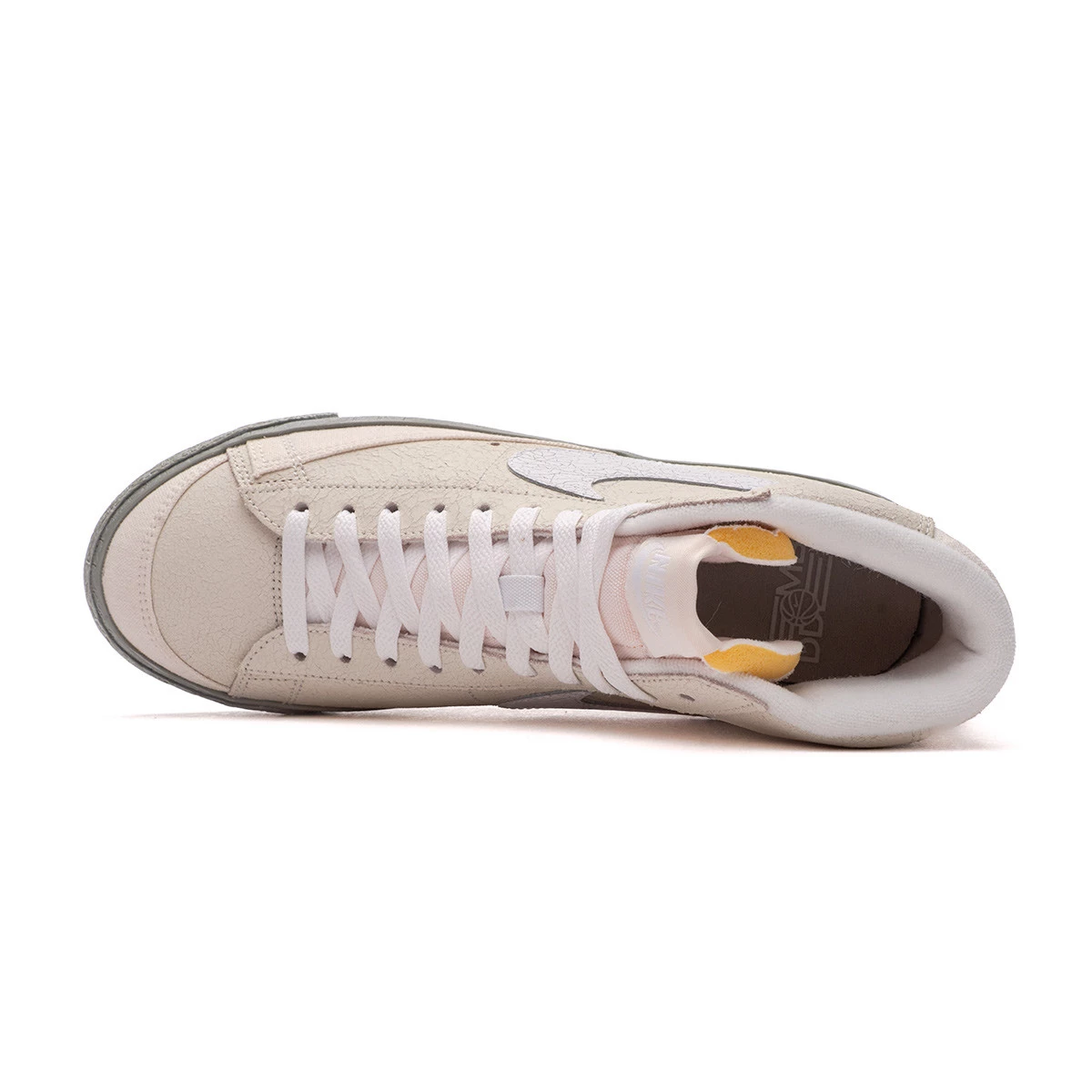 Nike blazer discount trainers in sand