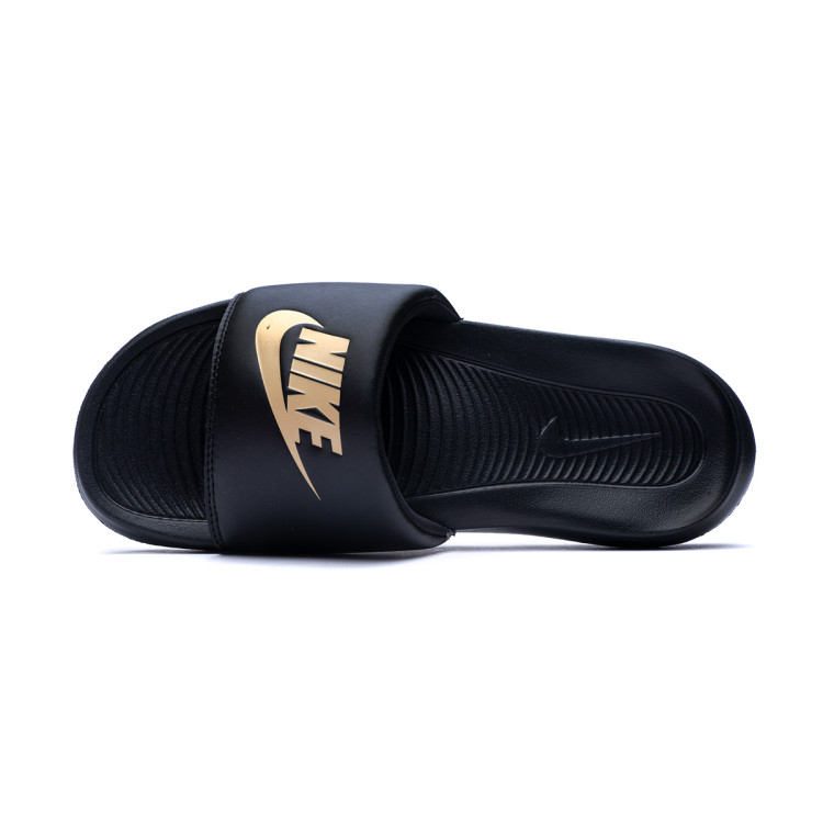 chanclas-nike-victori-one-slide-black-mtlc-gold-black-4