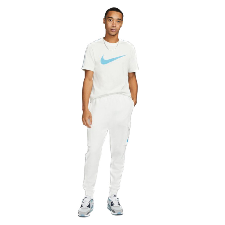 camiseta-nike-sportswear-repeat-swoosh-summit-white-baltic-blue-4.jpg