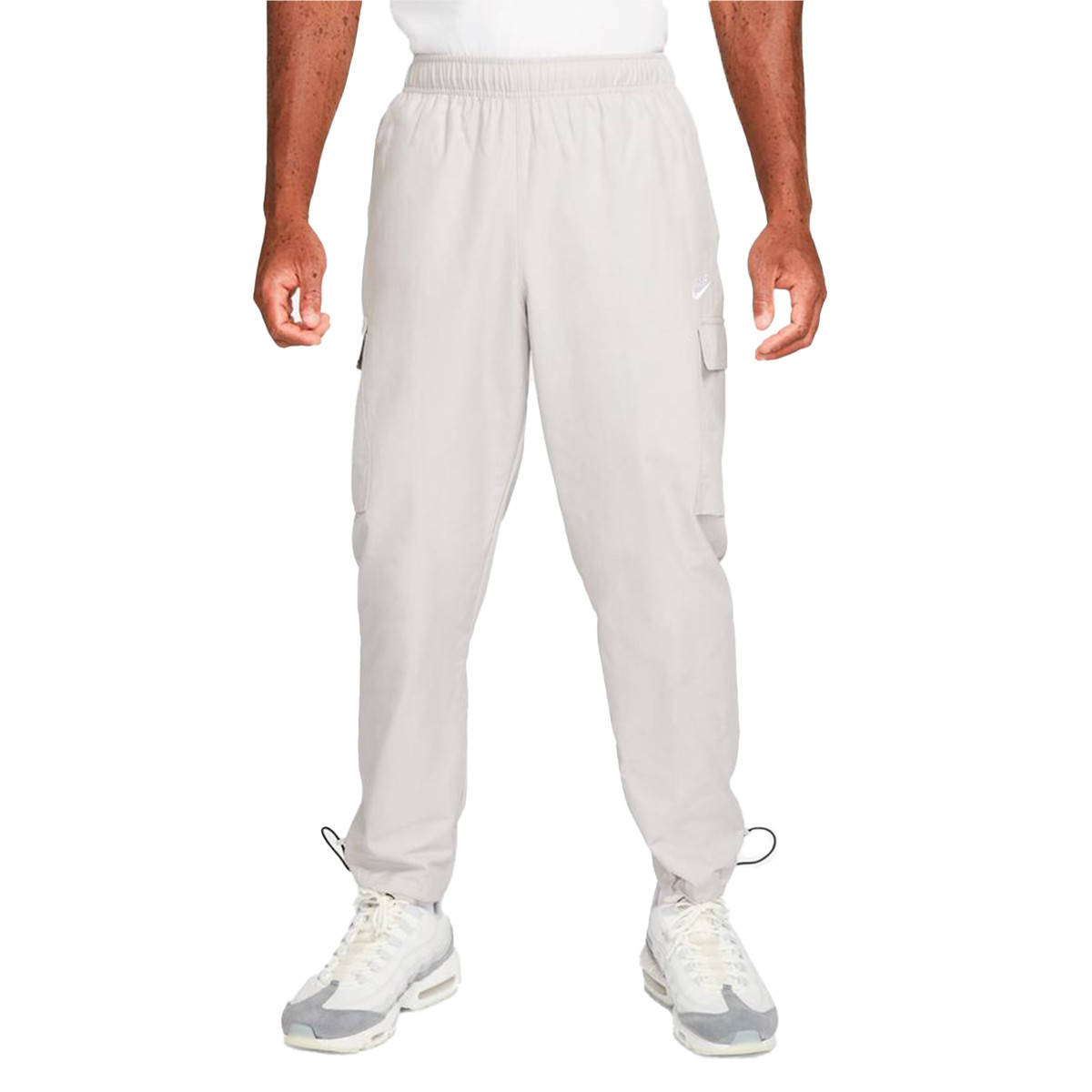 Pantalón largo Nike Repeat Swoosh Woven Iron Ore-White - Fútbol Emotion