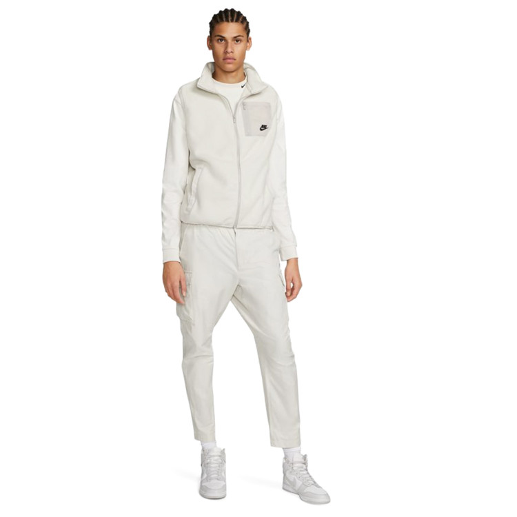 chaleco-nike-sportswear-sports-utility-light-bone-iron-ore-light-bone-5.jpg