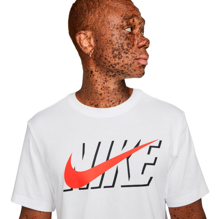 camiseta-nike-sportswear-swoosh-block-white-2
