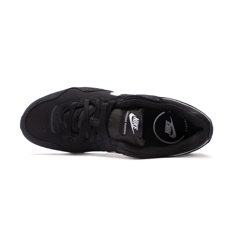 zapatilla-nike-venture-runner-black-white-black-4.jpg