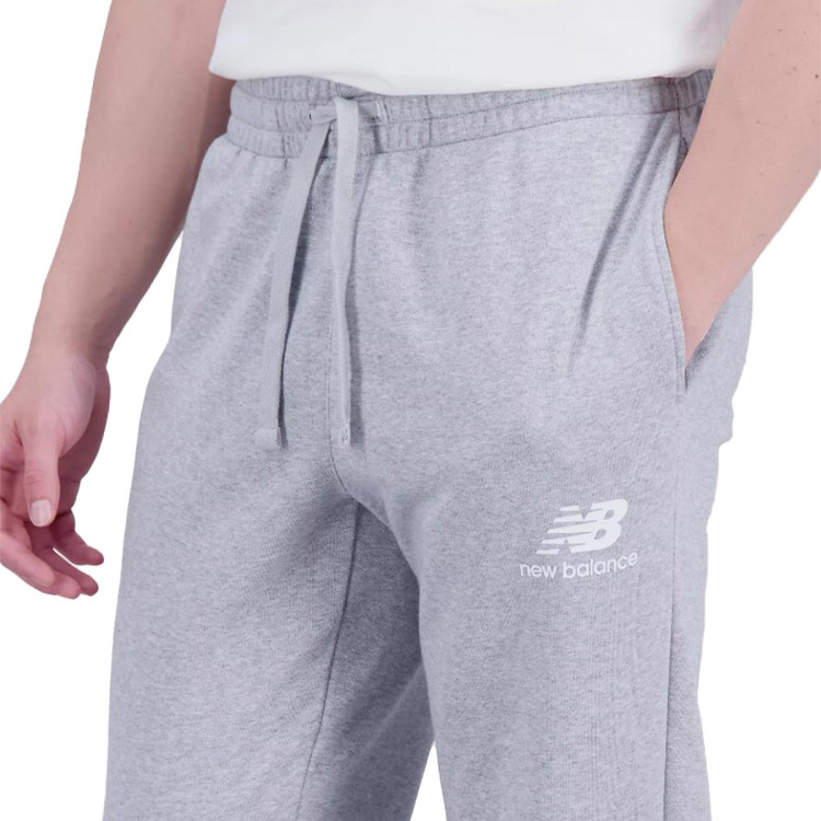 pantalon-largo-new-balance-essentials-stacked-logo-sweathletics-athletic-grey-2