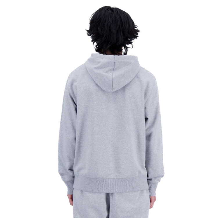 sudadera-new-balance-essentials-stacked-logo-fleece-athletic-grey-3.jpg