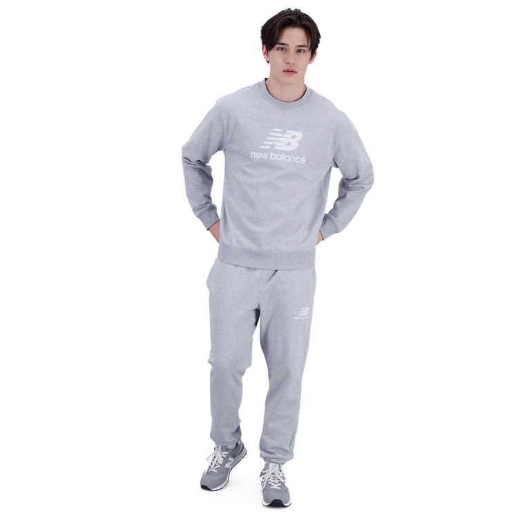 sudadera-new-balance-essentials-stacked-logo-fleece-crew-athletic-grey-3