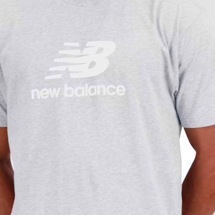 camiseta-new-balance-essentials-stacked-logo-athletic-grey-3