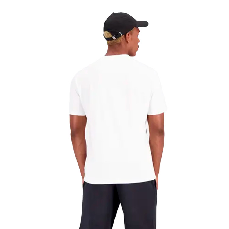 camiseta-new-balance-essentials-stacked-logo-white-1