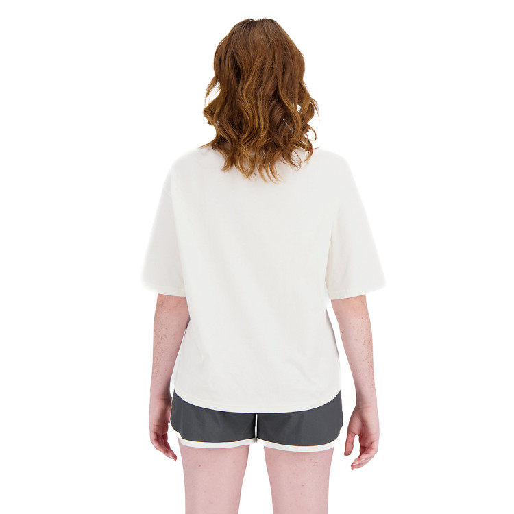 camiseta-new-balance-athletics-boxy-mujer-beige-2