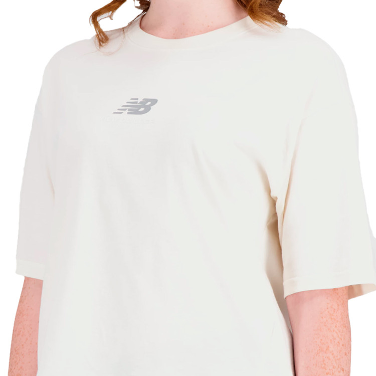 camiseta-new-balance-athletics-boxy-mujer-beige-4