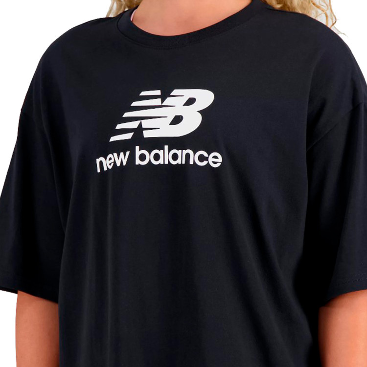 camiseta-new-balance-essentials-stacked-logo-cotton-oversized-mujer-black-3.jpg