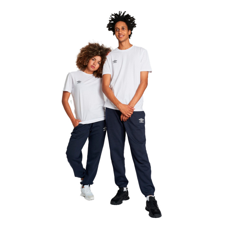 camiseta-umbro-small-logo-white-black-0.jpg