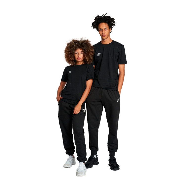 camiseta-umbro-small-logo-black-white-1.jpg