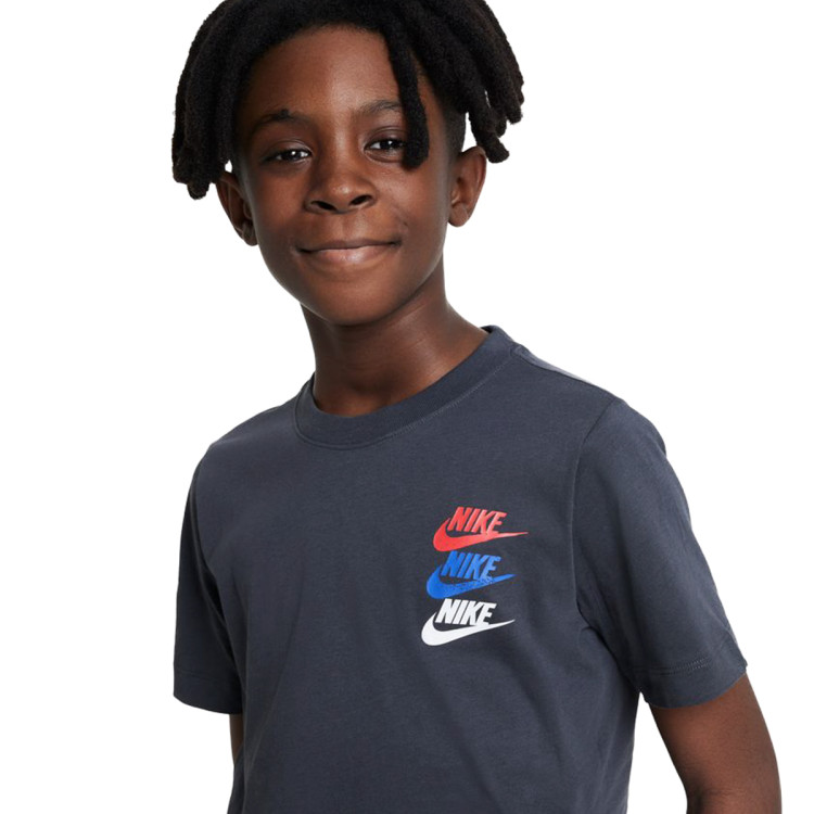 camiseta-nike-sportswear-sport-festival-graphic-nino-smoke-grey-2.jpg