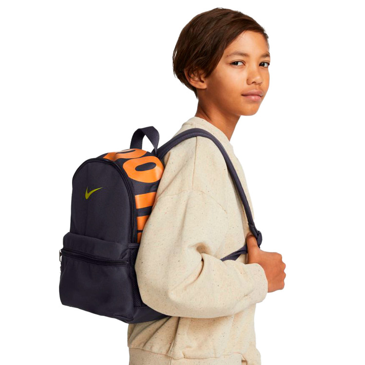 mochila-nike-brasilia-just-do-it-mini-nino-gridiron-monarch-bright-cactus-11-l-4.jpg