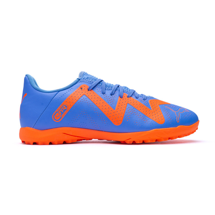 bota-puma-future-play-turf-blue-glimmer-white-ultra-orange-1