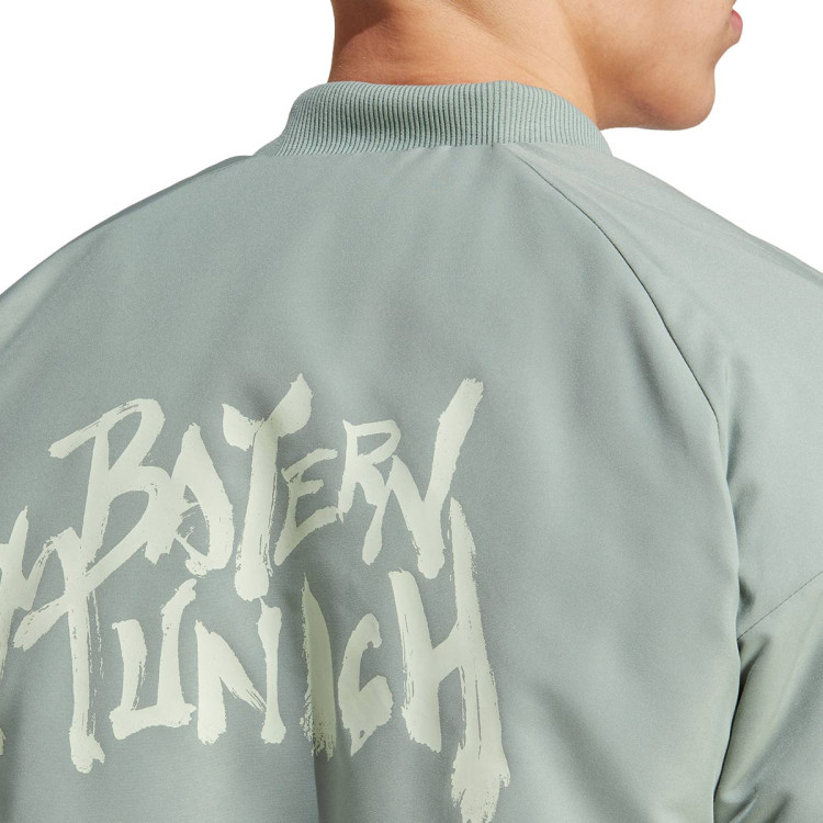 chaqueta-adidas-fc-bayern-de-munich-fanswear-2022-2023-silver-green-5.jpg