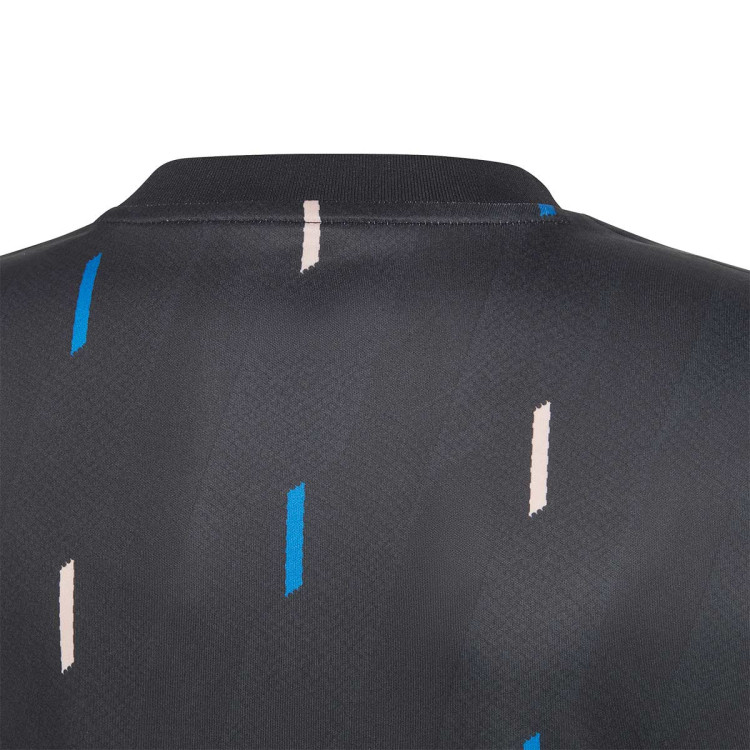 camiseta-adidas-manchester-united-fc-pre-match-2022-2023-nino-black-night-grey-glory-blue-icey-pink-3.jpg