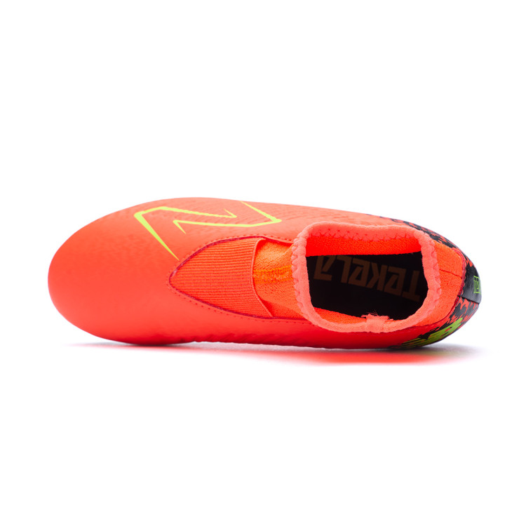 bota-new-balance-tekela-v4-magique-fg-nino-coral-4.jpg