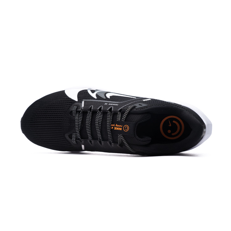 zapatilla-nike-air-zoom-pegasus-40-premium-negro-4