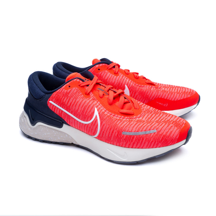 zapatilla-nike-renew-run-4-bright-crimson-white-hot-punch-obsidian-0